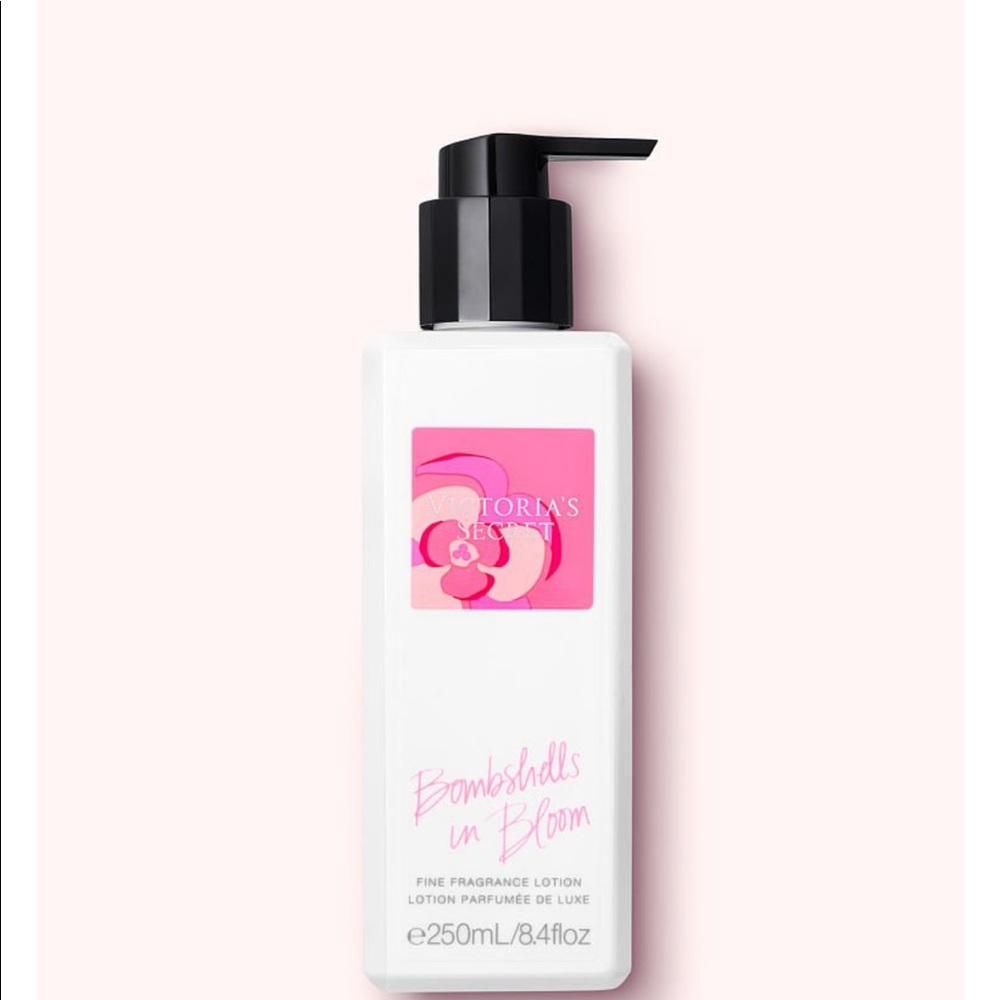 New VICTORIA'S SECRET
Bombshells in Bloom Lotion